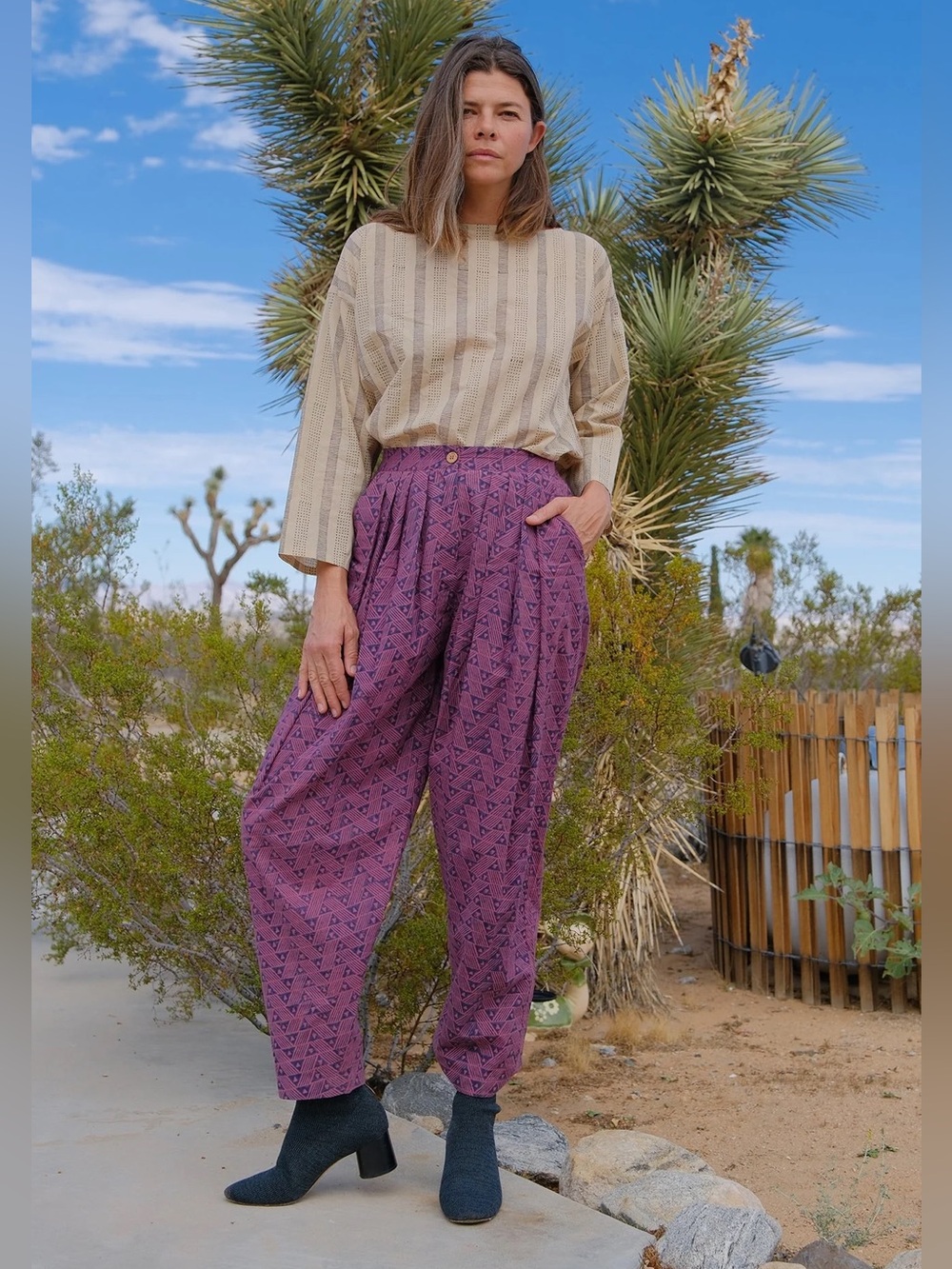 World Of Crow Pleated Pants Plum Size Small